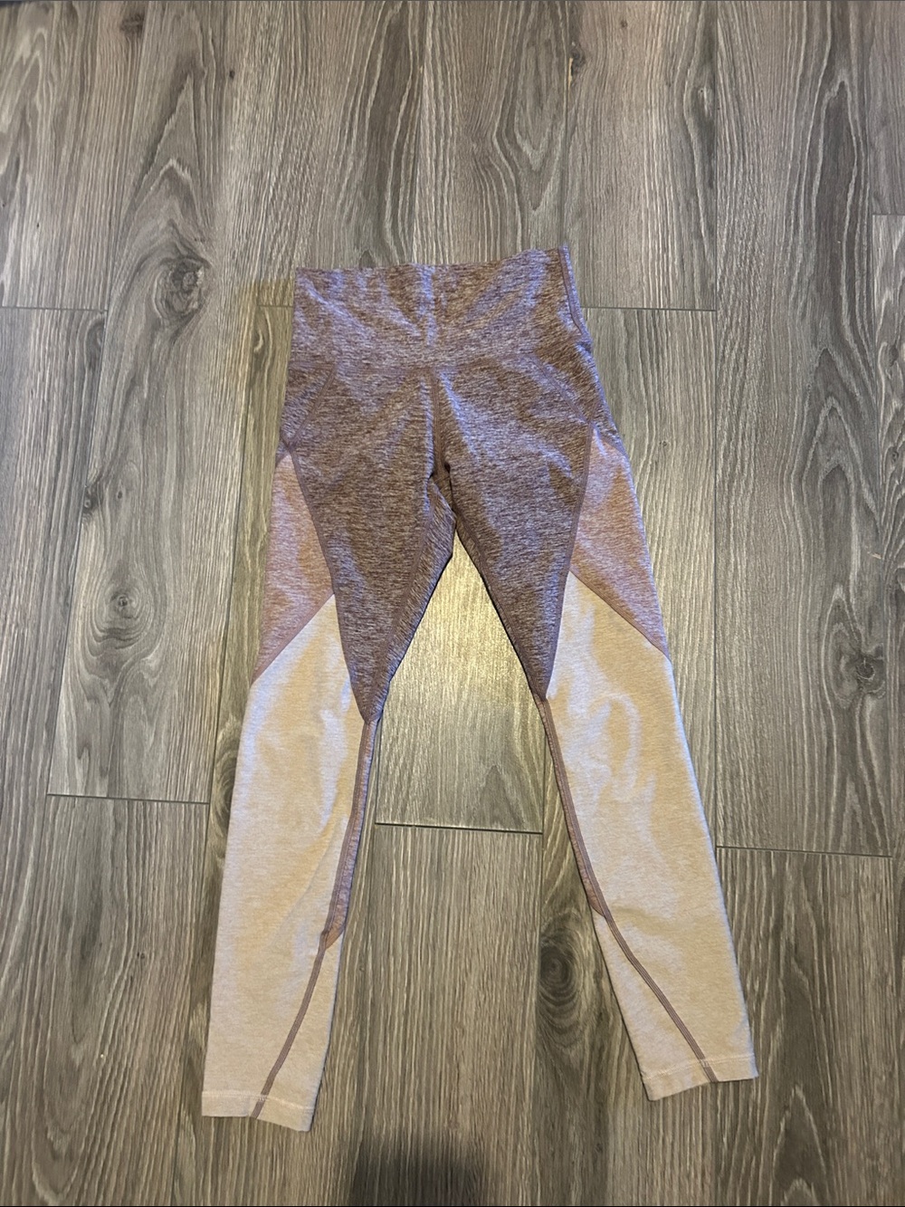 Aritzia Two-Tone Mauve and Light Pink Performance Leggings